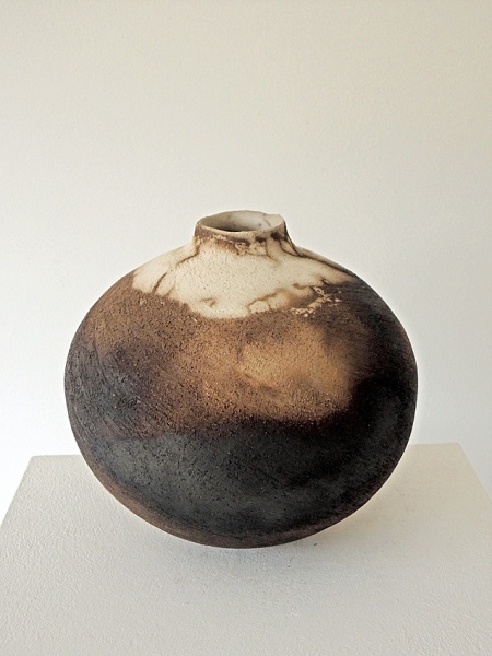 Gus Farnes & Moira Goodall: A Sense of Place - Textured Moon Jar - medium (434)