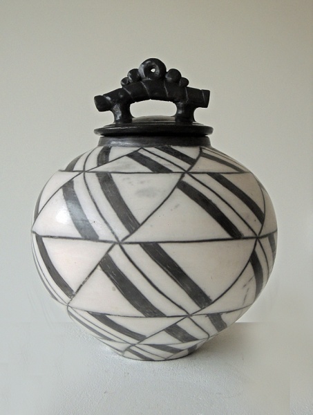 Contemporary Studio Ceramics 2022 - Black & White Lidded Raku Pot (24)