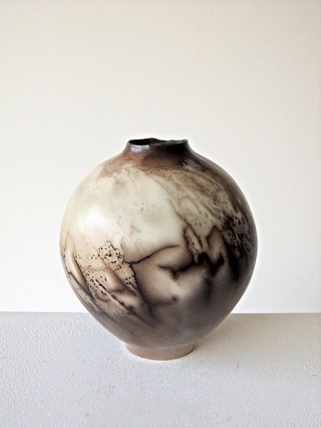 Contemporary Studio Ceramics 2022 - Small Moon Jar (520)