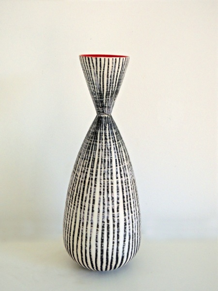 Contemporary Studio Ceramics 2023 - Tokyo Vase (black)