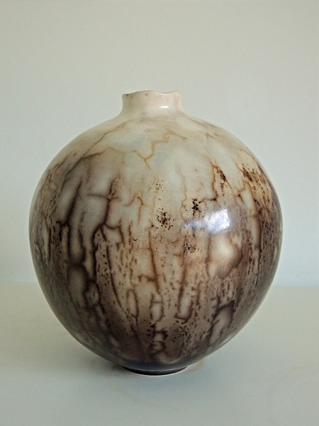 Contemporary Studio Ceramics 2023 - 2023: Smoke-fired Moonjar (636)