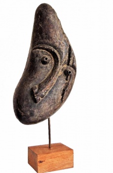 Tribal Art Auction 2016 - LOT 111: Pende Mbangu Mask