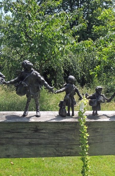 Sculpture in the Garden 2019 - Maurice Blik: Evacuees Memorial Maquette