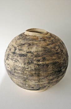 Contemporary Studio Ceramics 2022 - Large Moon Jar (Pot 1)