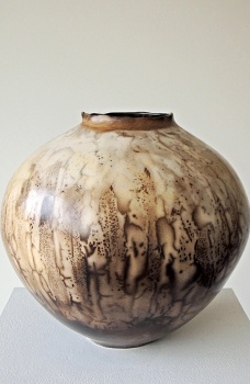 Contemporary Studio Ceramics 2022 - Large Moon Jar (493)