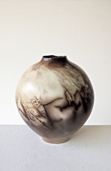 Contemporary Studio Ceramics 2022 - Small Moon Jar (520)