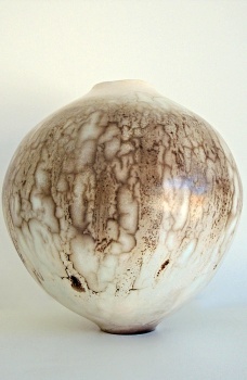 Contemporary Studio Ceramics 2023 - 2023: Large Moon Jar (600)